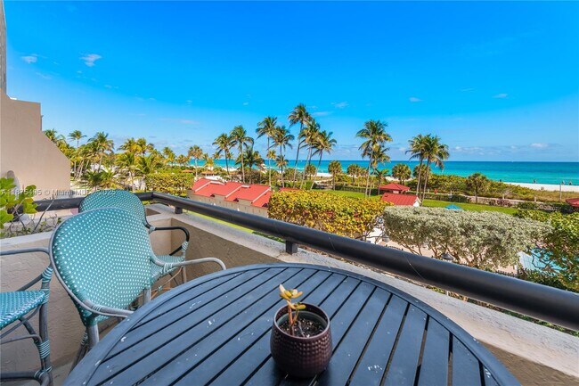 Building Photo - 2555 Collins Ave