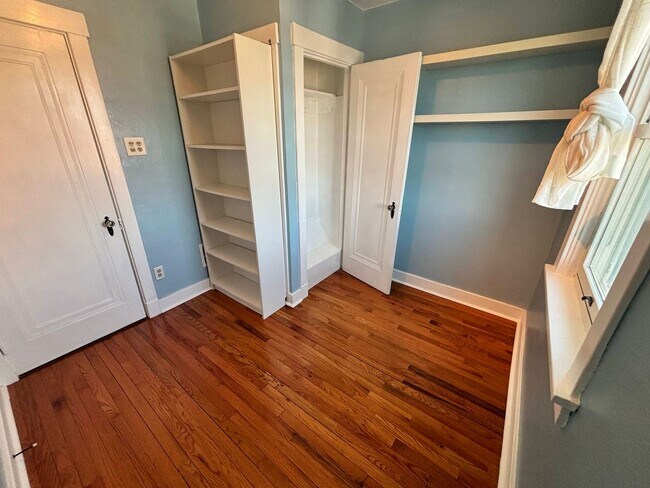 Building Photo - 3 Bedroom Home - Pittsburgh!