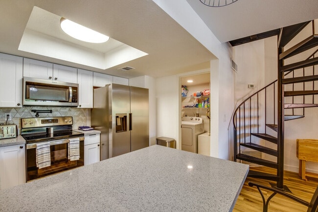 Building Photo - 1351 N Pleasant Dr