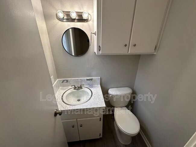 Building Photo - Apt A 1116 N Nolan River Rd - Apt A