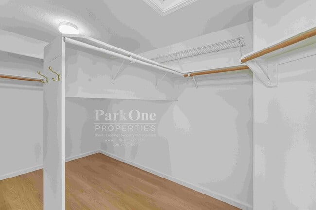 Building Photo - Beautiful Home in Peacock Creek