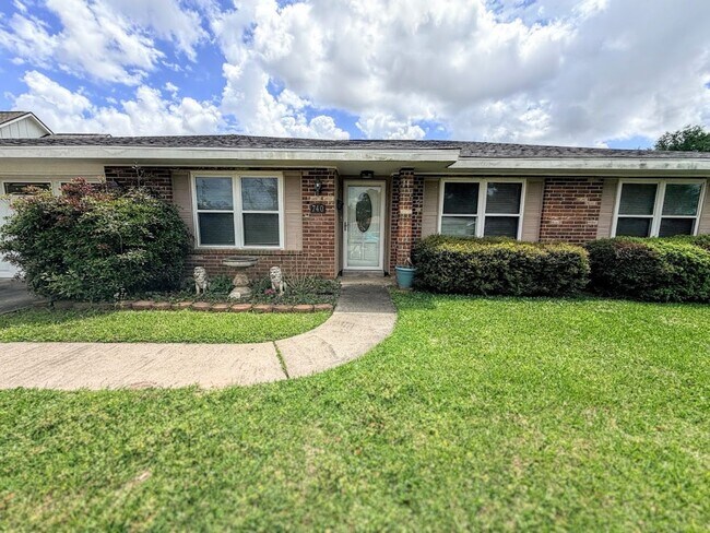 Building Photo - Spacious 3-Bedroom House in Lake Charles - Huge Backyard & Storage Shed