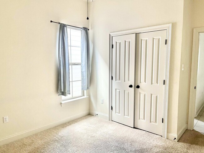 Building Photo - 3147 Hudson Park Dr