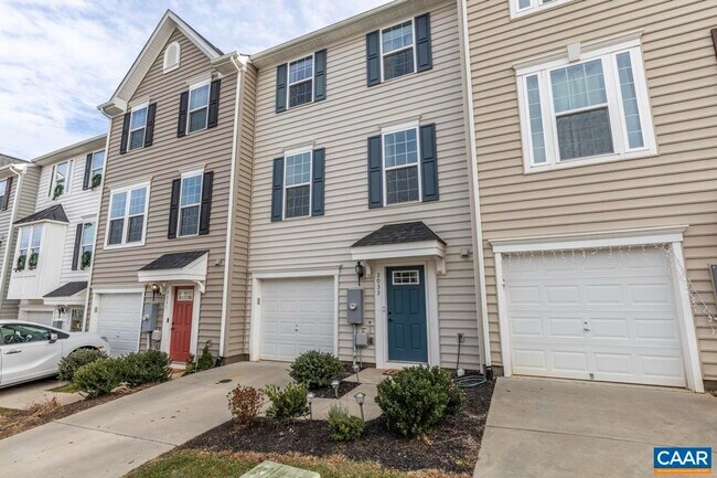 Building Photo - 2033 Elm Tree Ct