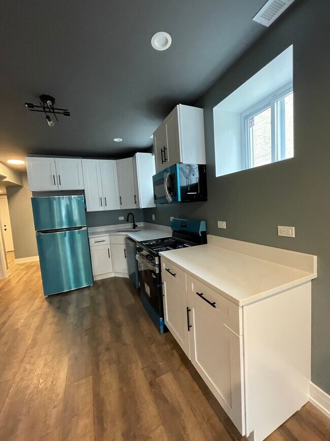 Building Photo - 1531 S Harding Ave