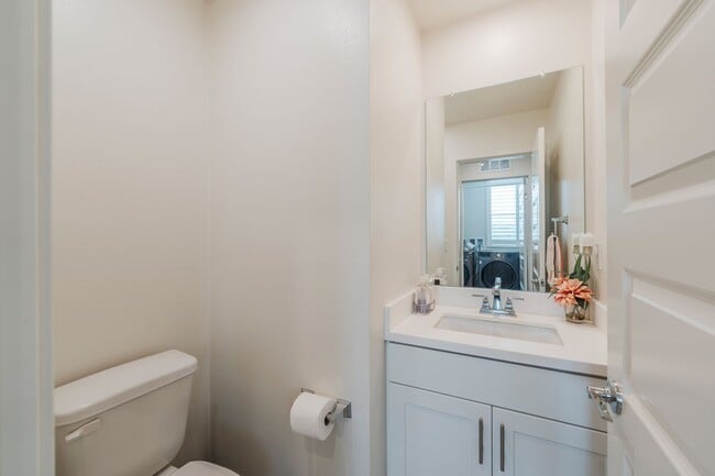 Building Photo - Newer townhome rental located in the gated One Seven Eight community!