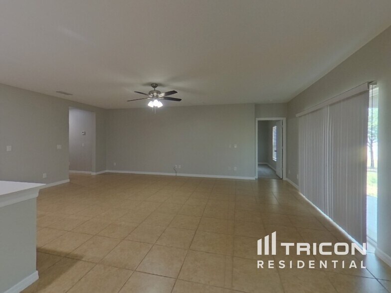Building Photo - 203 Hydra Wy