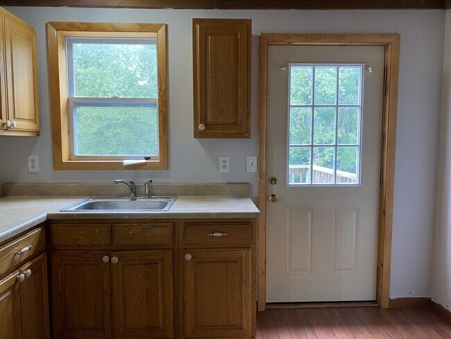 Building Photo - 333 Gardinier St