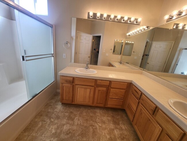 Building Photo - 353 Royal Troon Dr