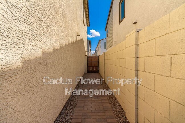 Building Photo - 4740 S Ferric