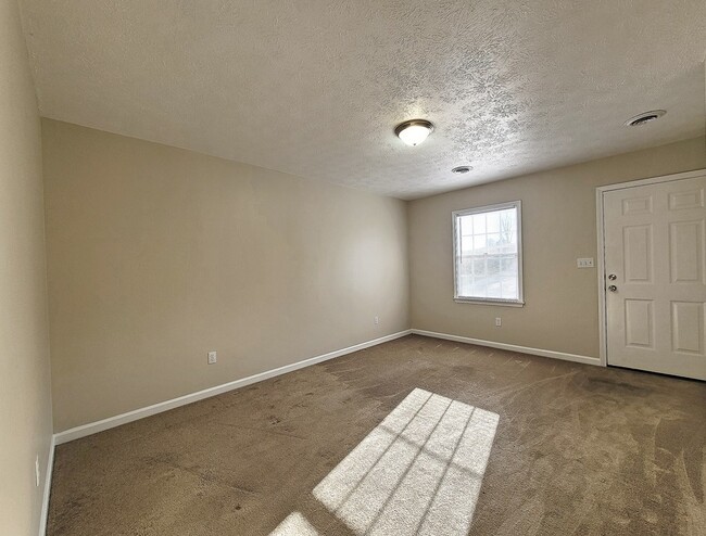 Building Photo - 316 Jones Ln