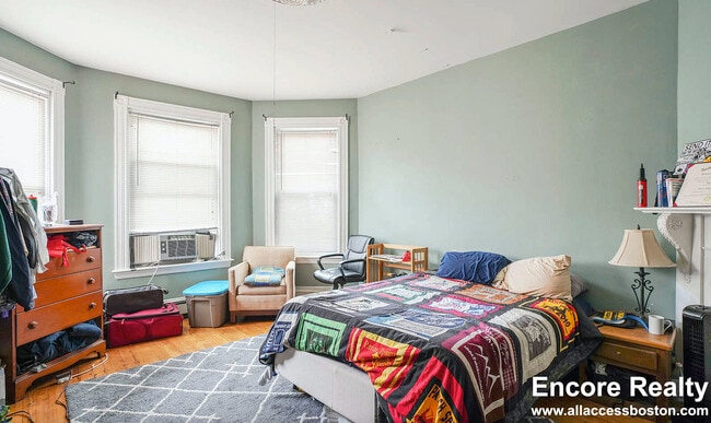 Building Photo - 13 Sachem St