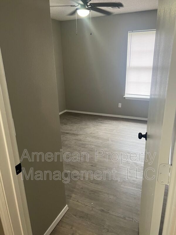 Building Photo - 4712 NE Wisconsin St