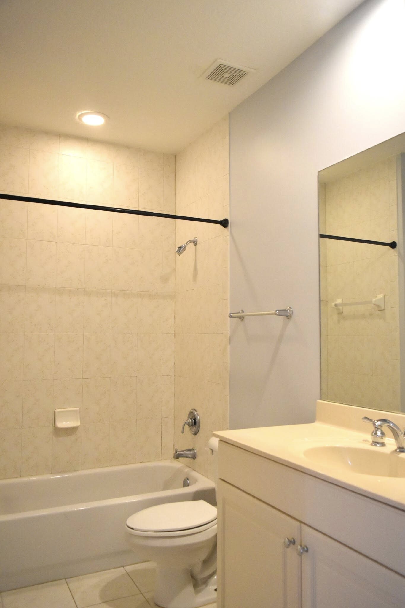 Building Photo - 3240 Fairway Cir