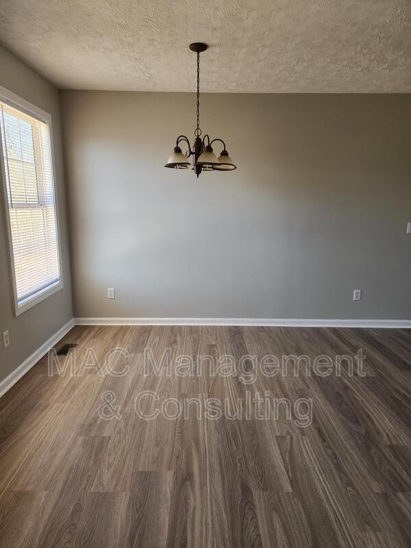 Building Photo - 143 W Gate Dr