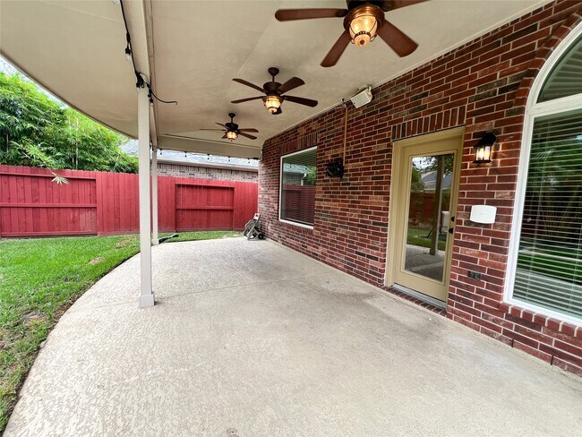 Building Photo - 2215 Dorman Ct