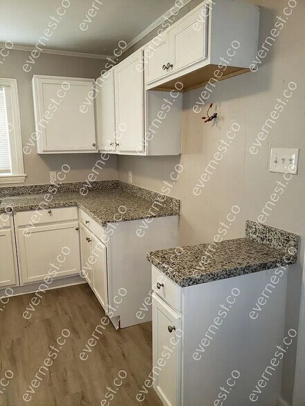 Building Photo - 729 McCluer Rd