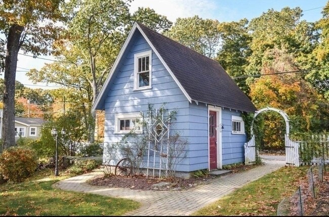 Building Photo - 84 Lakeside Dr