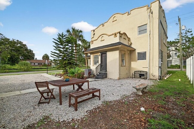 Building Photo - 2208 N Blvd