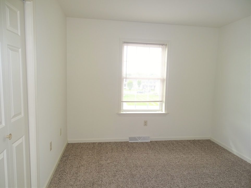 Building Photo - 336 Meadow View Dr