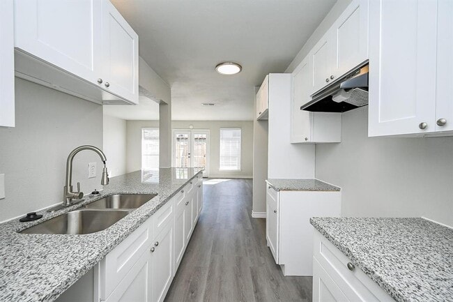 Building Photo - 6514 Kentwick Dr