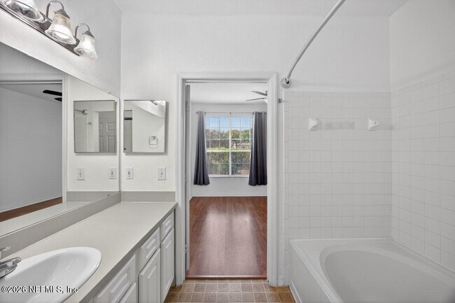 Building Photo - 13703 Richmond Park Dr N