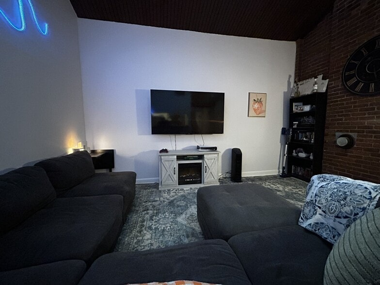 living room - 134 Washington St