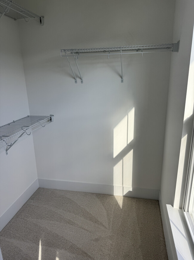 Building Photo - 15339 Sunray Aly