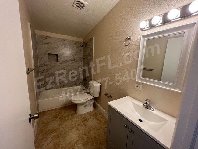 Building Photo - Newly renovated 4-bedroom, 2-bathroom home...
