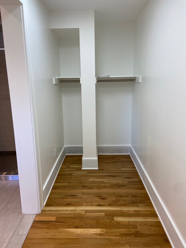 Building Photo - 237 Stuart Ave