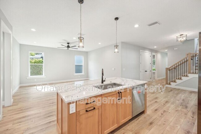 Building Photo - 444 Delaney Park Dr