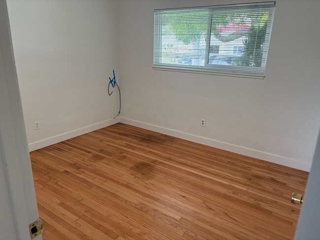 Building Photo - 1694