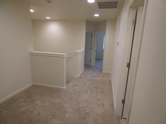 Building Photo - 3 Bed 2.5 Bath townhome off Liberty Rd!