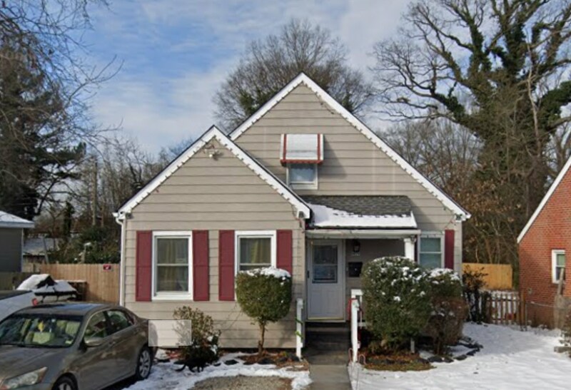Primary Photo - 1409 Bowen St