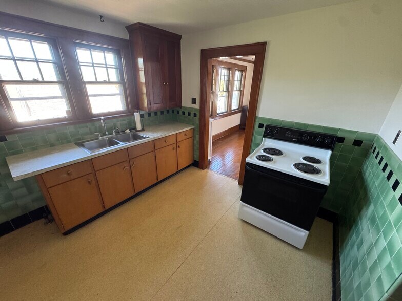 Building Photo - 1002 Fisk St