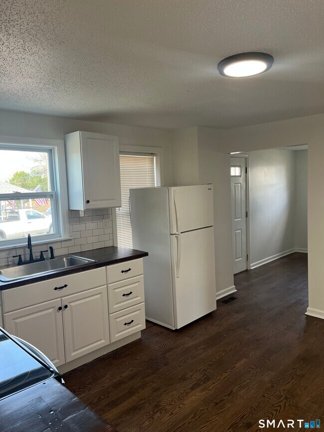 Building Photo - 52 Pearl St