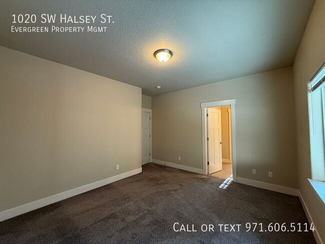 Building Photo - 1020 SW Halsey St