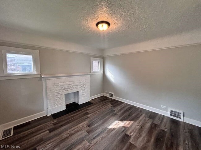 Building Photo - 907 Rondel Rd