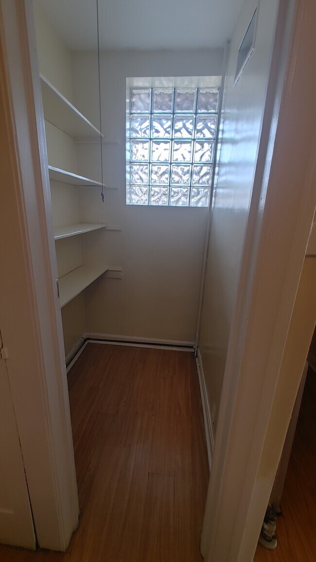 Pantry - 7431 S Jeffery Blvd