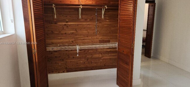 Building Photo - 1232 SW 17th Terrace