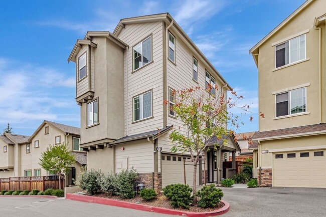 Building Photo - Stunning Home with Modern Upgrades and Pri...