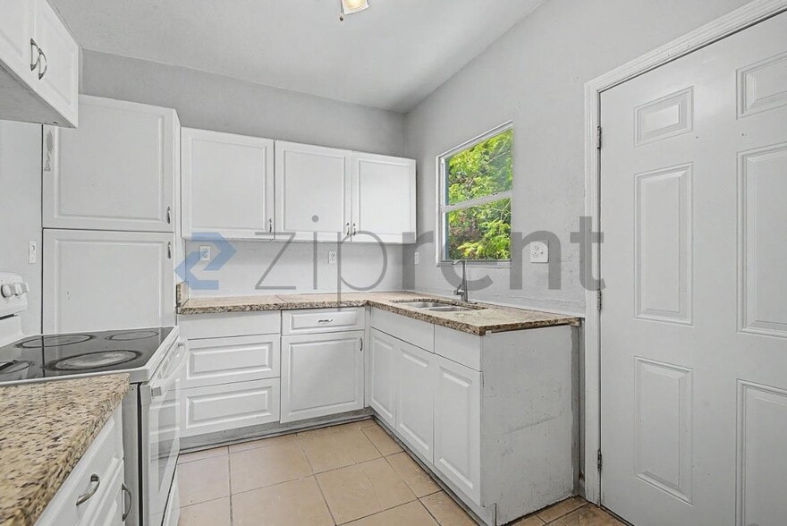Building Photo - Unit