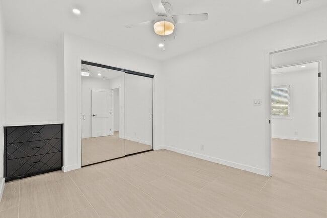 Building Photo - 10144 Gaviota Ave