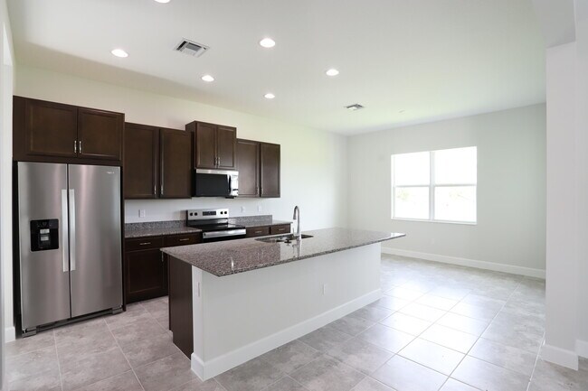 Building Photo - 15192 Wildwood Cir