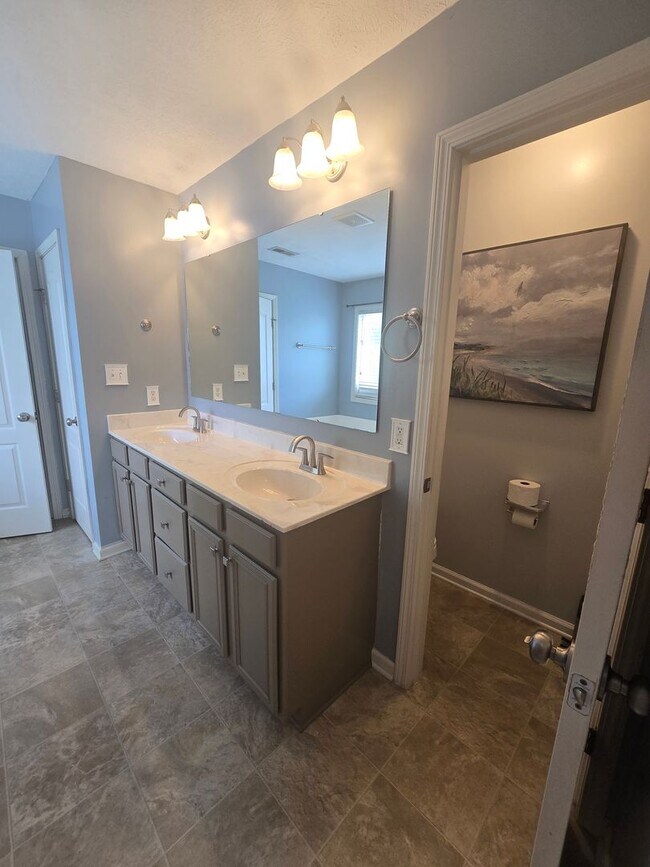 Building Photo - New Listing!!!