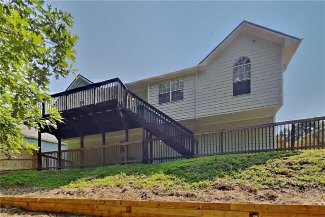 Building Photo - 1020 Sycamore Summit