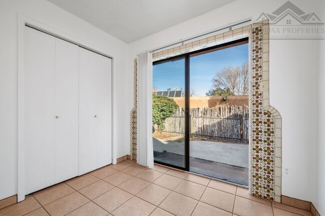 Building Photo - Santa Fe Charm on Camino Capitan