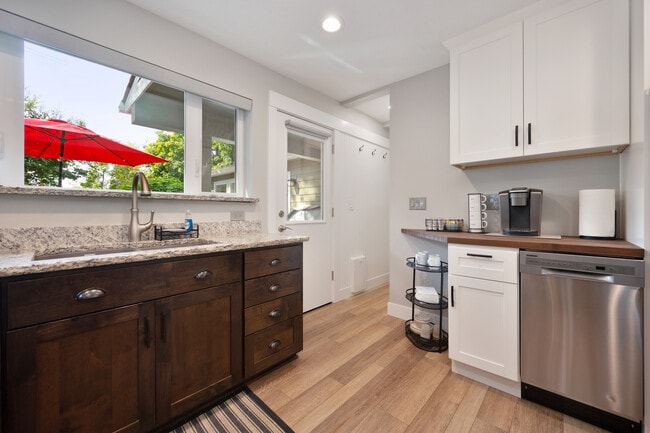 Building Photo - 841 N 5th St