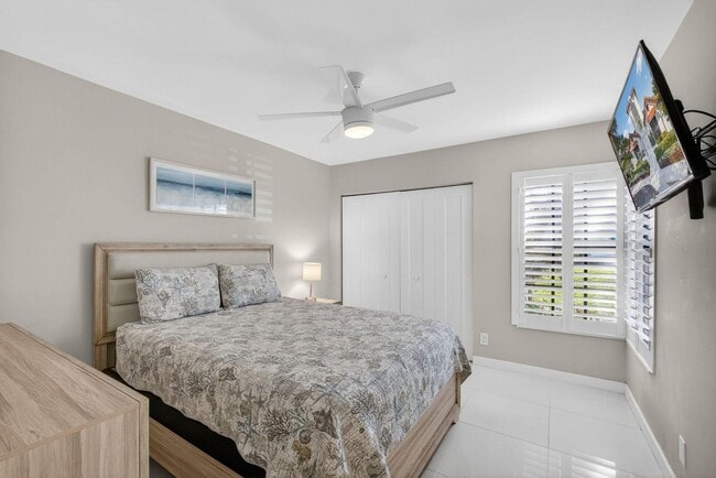 Building Photo - 2320 Treasure Isle Dr