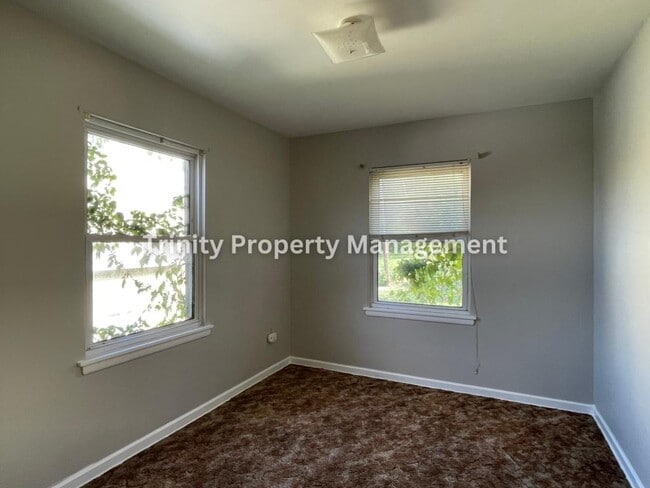 Building Photo - 518 1/2 Haymond Hwy